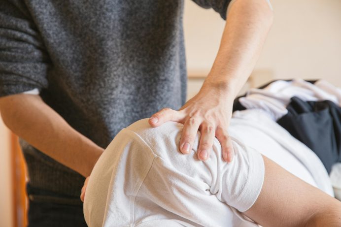 person getting a massage after getting a shoulder injury at work in oregon